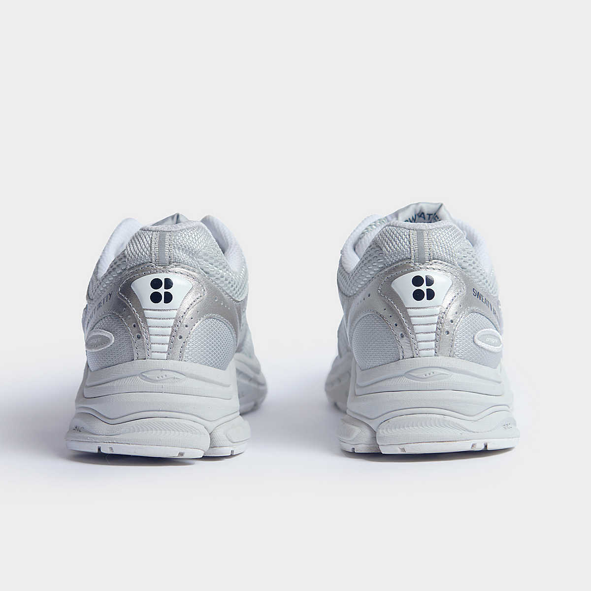 Sweaty Betty X Saucony ProGrid Triumph 4 Silver | Blanc